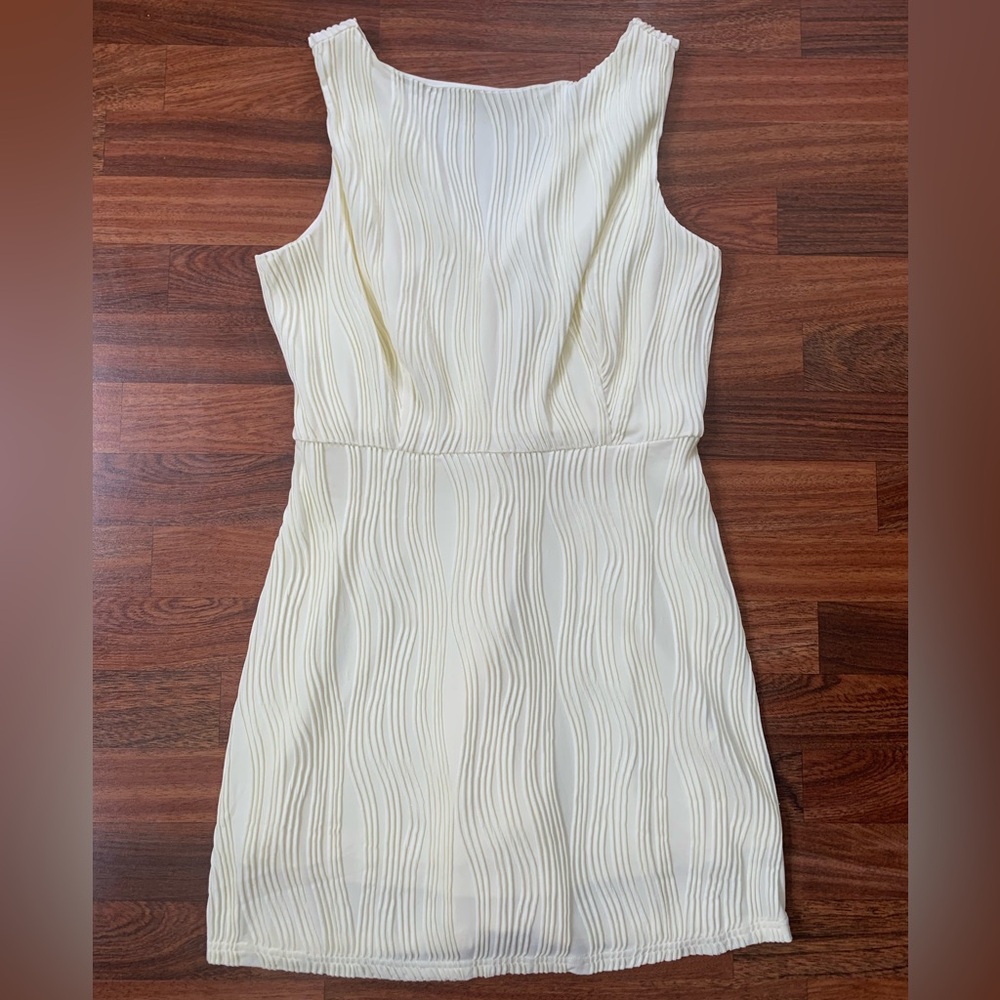 Rihoas NWT Pale Yellow Water Ripple Textured Sleeveless Dress Women’s Sz Medium
